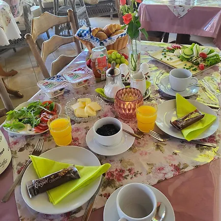 Und Eiscafe Frank Casa de hóspedes *